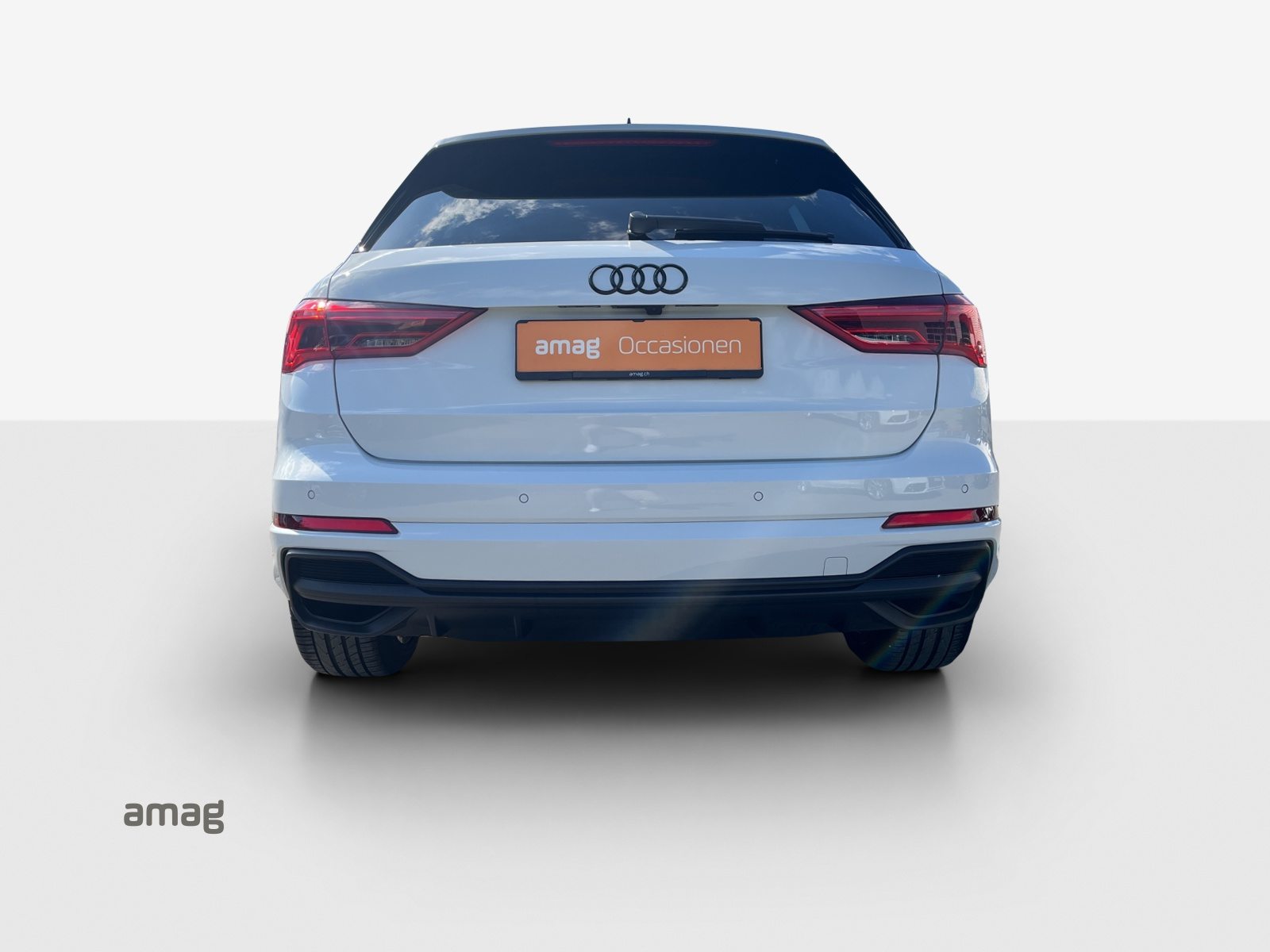 AUDI Q3 35 TFSI S line Attraction, Petrol, Second hand / Used, Automatic - 4
