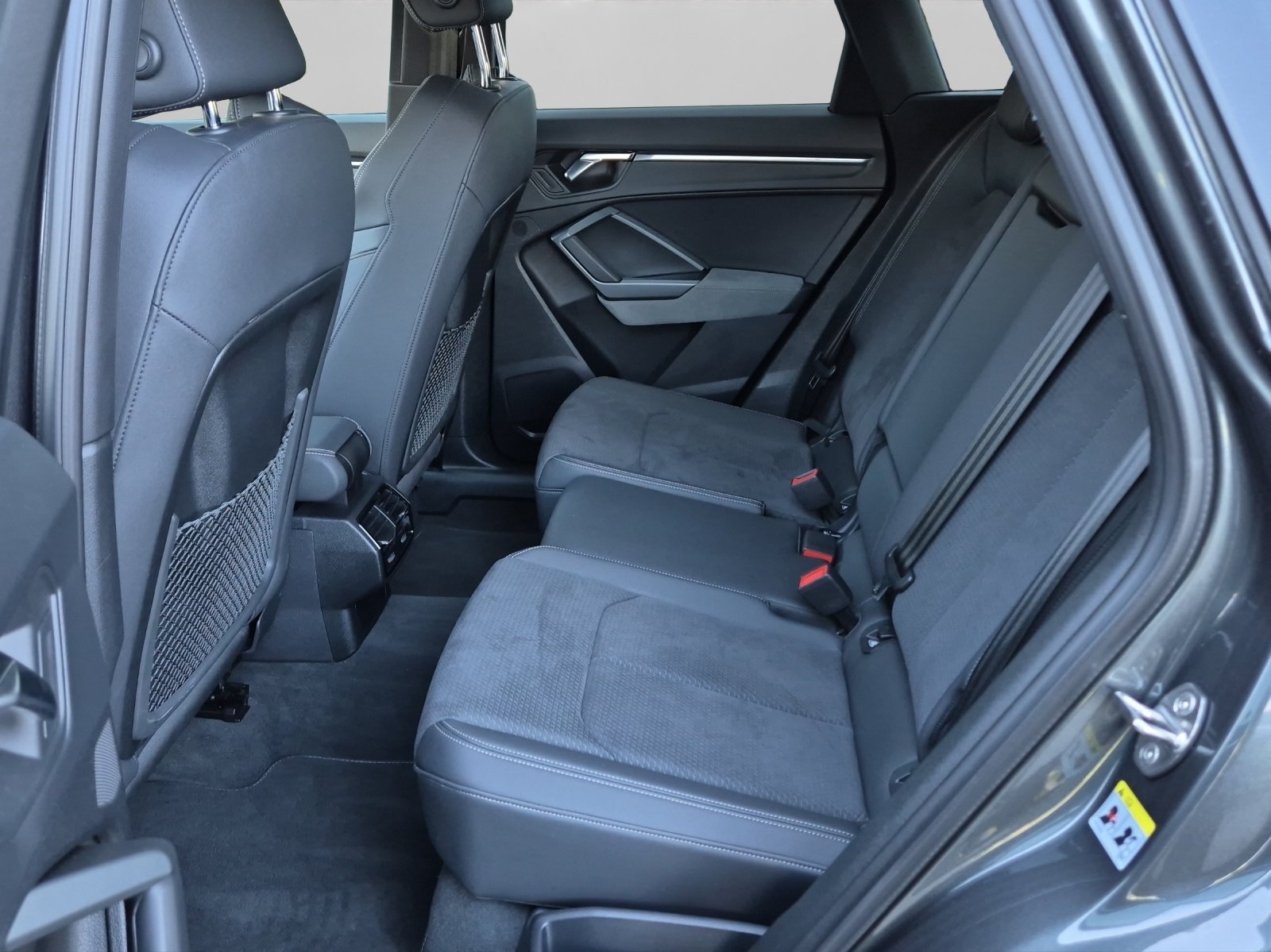 AUDI Q3 2.0 40 TFSI S line quattro S-Tronic, Benzin, Occasion / Gebraucht, Automatik - 7