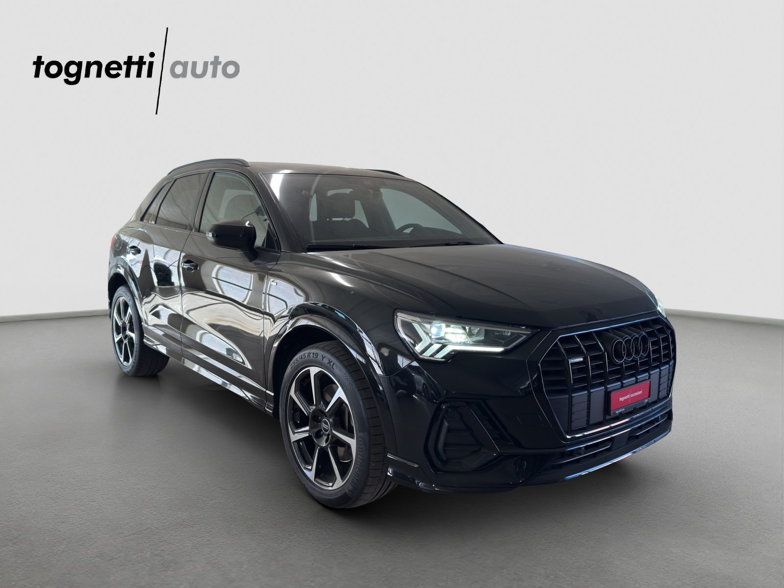 AUDI Q3 40 TDI S line, Diesel, Second hand / Used, Automatic - 2