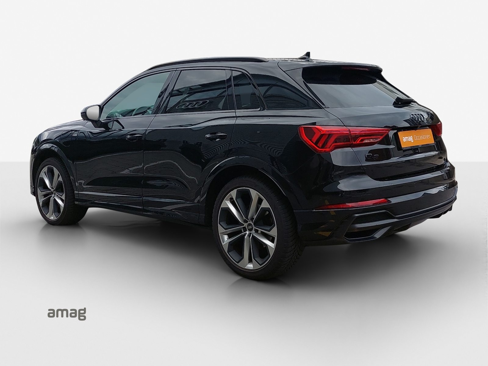 AUDI Q3 45 TFSI e S line Attraction, Full-Hybrid Petrol/Electric, Second hand / Used, Automatic - 4