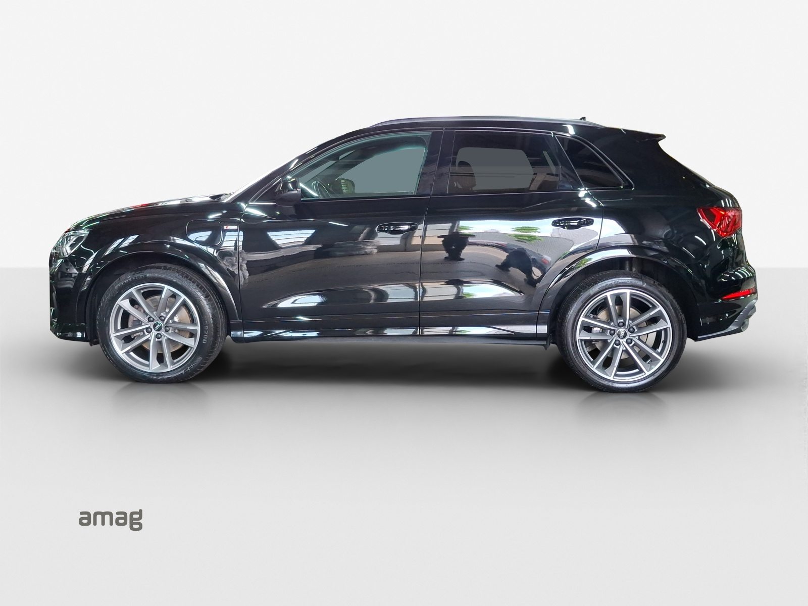 AUDI Q3 45 TFSI e S line Attraction, Hybride Intégral Essence/Électricité, Occasion / Utilisé, Automatique - 2