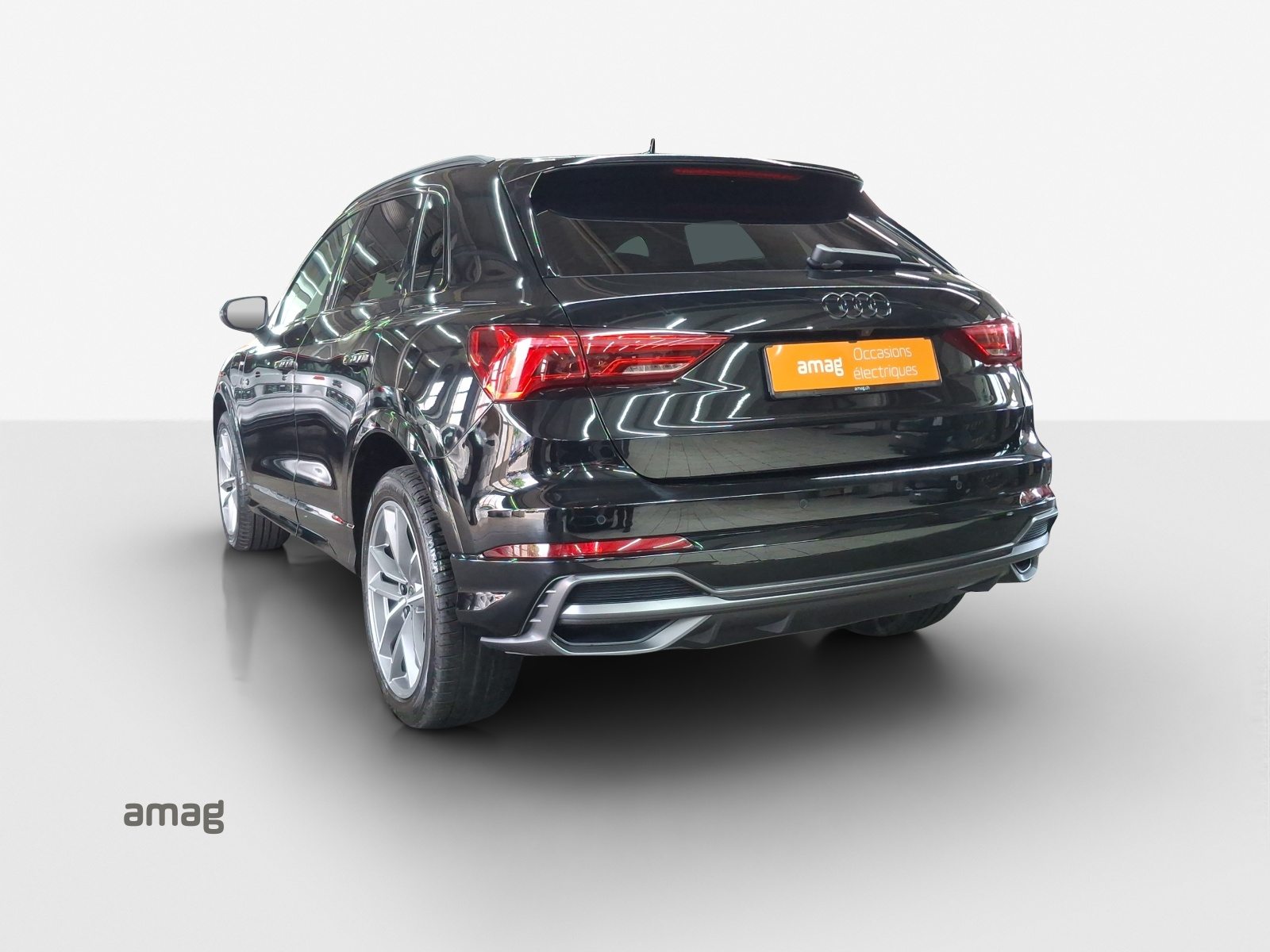 AUDI Q3 45 TFSI e S line Attraction, Hybride Intégral Essence/Électricité, Occasion / Utilisé, Automatique - 4