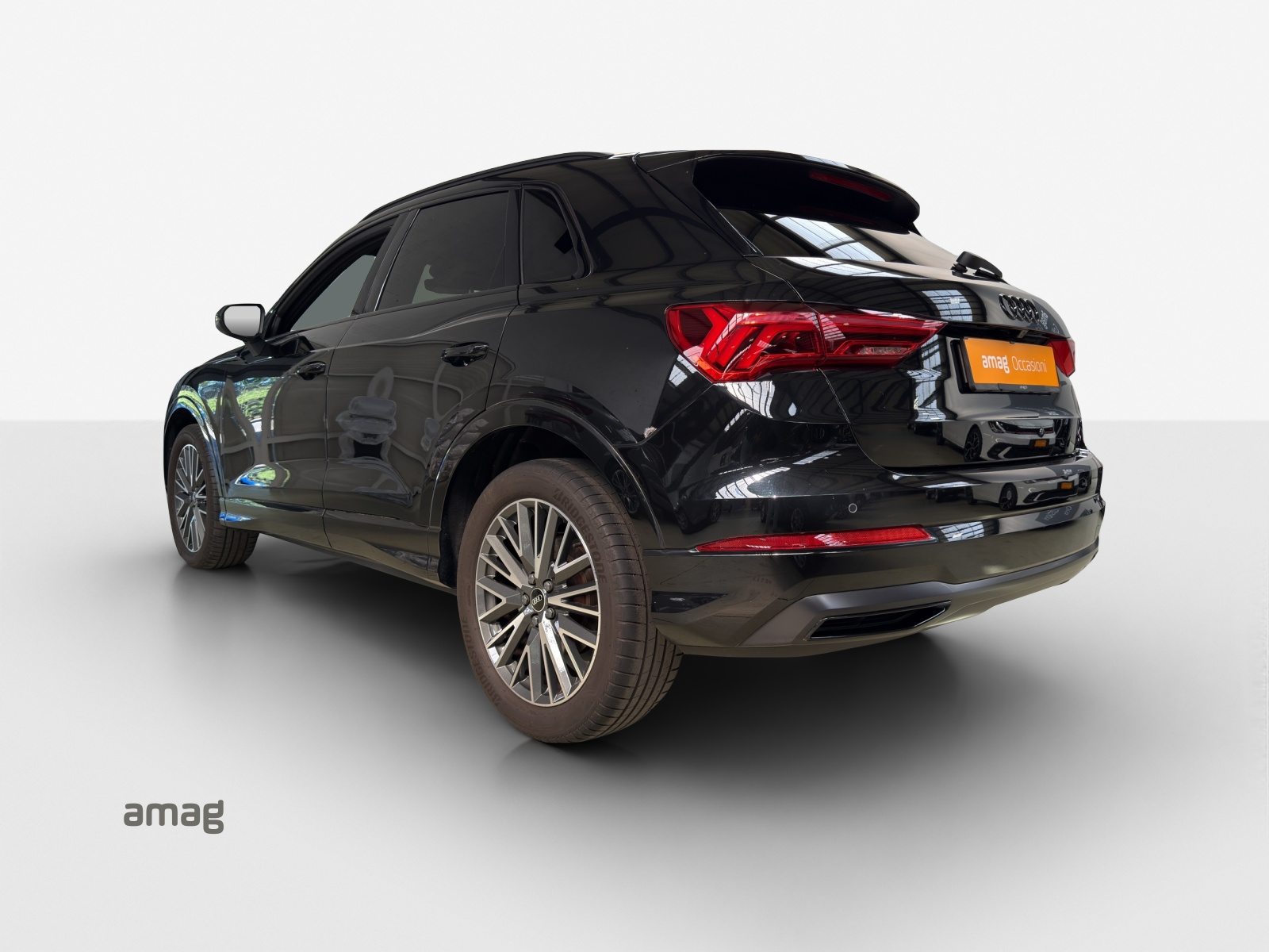 AUDI Q3 35 TFSI advanced Attraction, Petrol, Second hand / Used, Automatic - 3