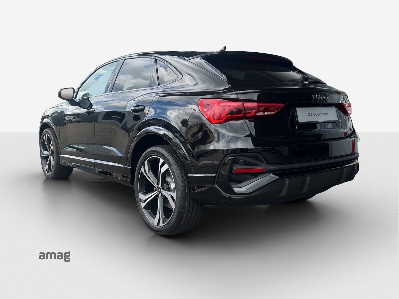 AUDI Q3 Sportback 35 TFSI S line Attraction, Petrol, Second hand / Used, Automatic - 3