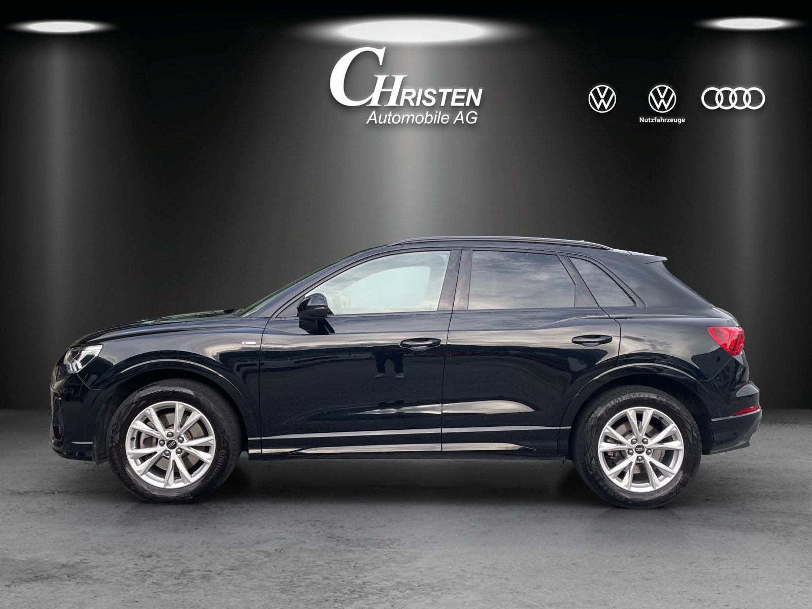 AUDI Q3 40 TFSI S line, Petrol, Second hand / Used, Automatic - 2