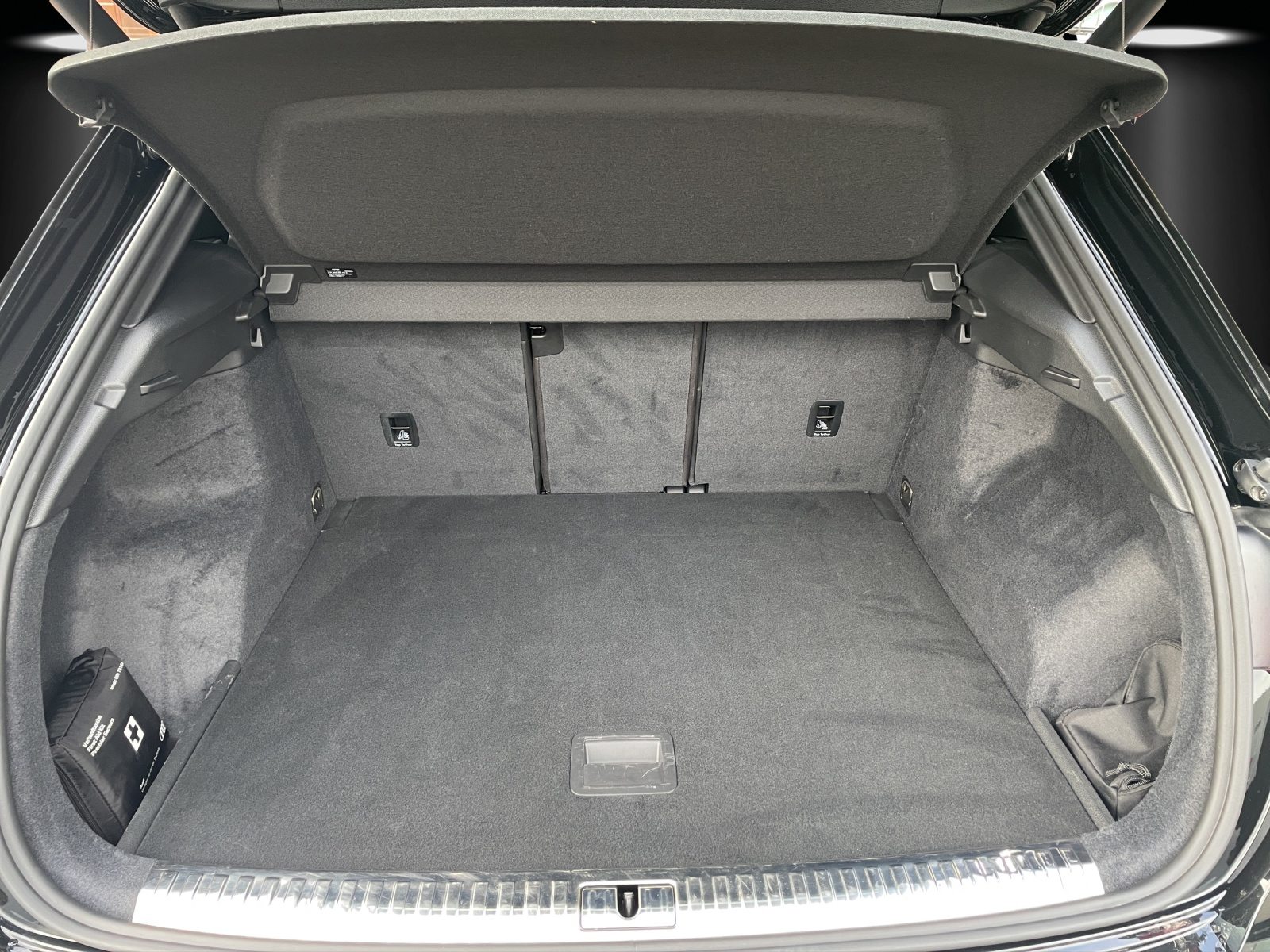 AUDI Q3 40 TFSI S line, Petrol, Second hand / Used, Automatic - 7