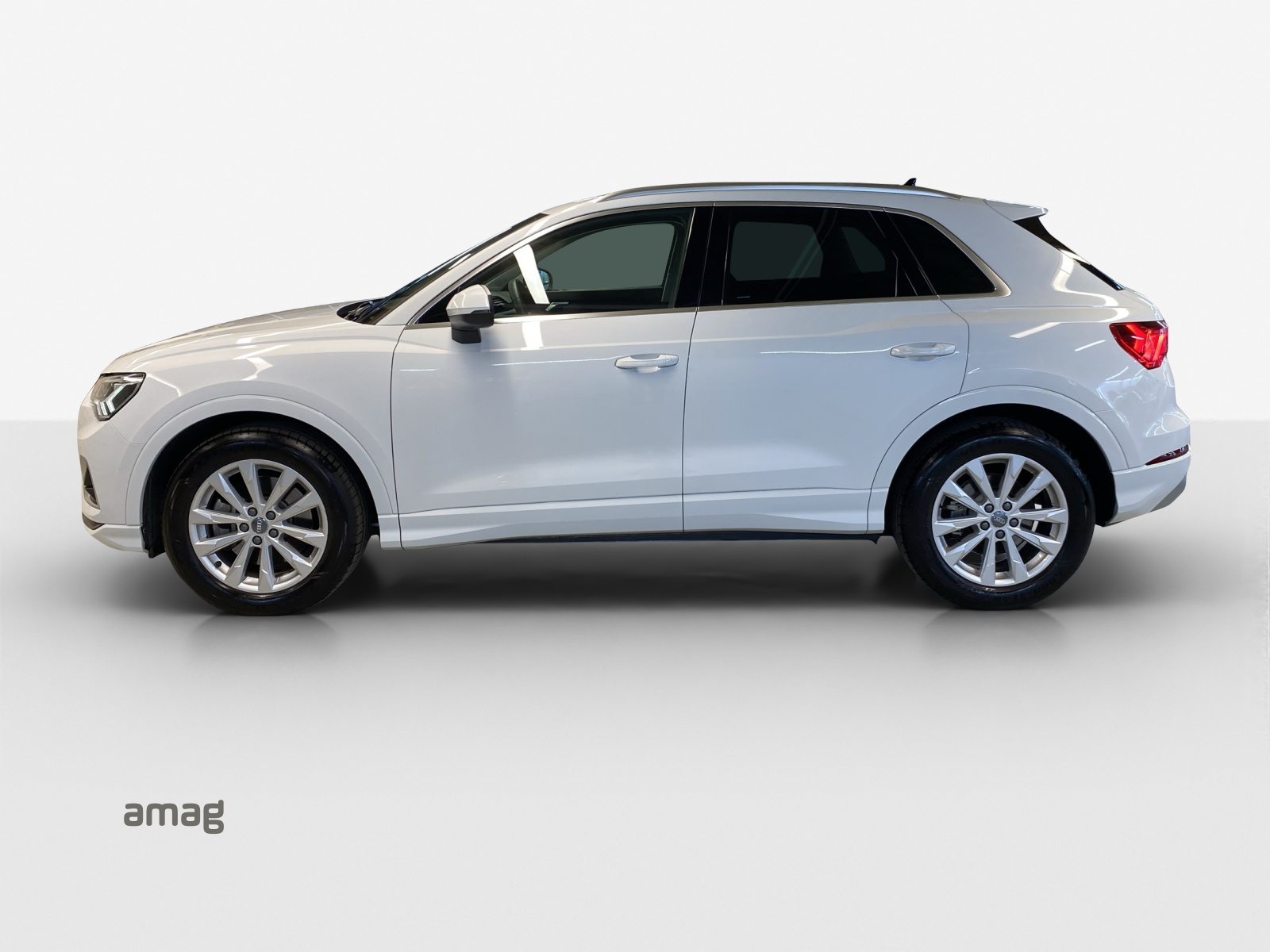 AUDI Q3 40 TFSI advanced, Petrol, Second hand / Used, Automatic - 2