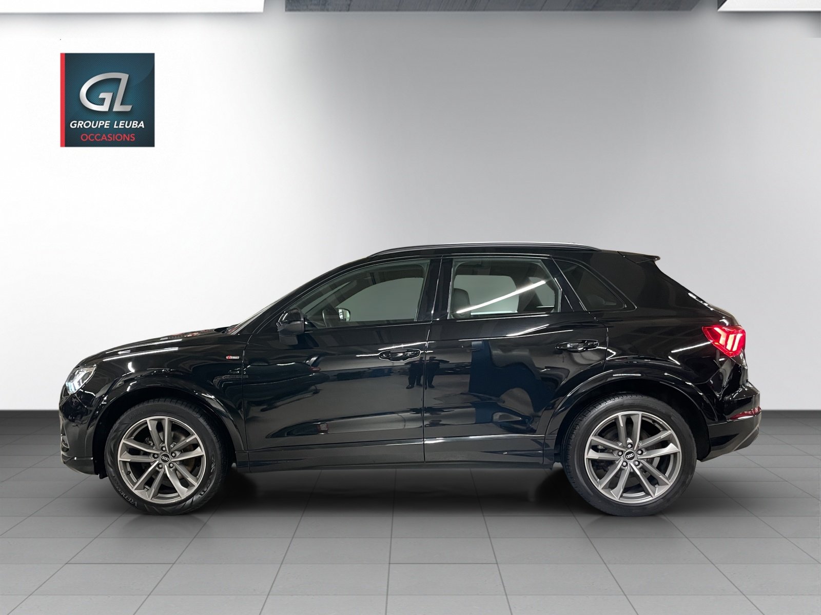 AUDI Q3 35 TFSI adv Attraction, Petrol, Second hand / Used, Automatic - 3