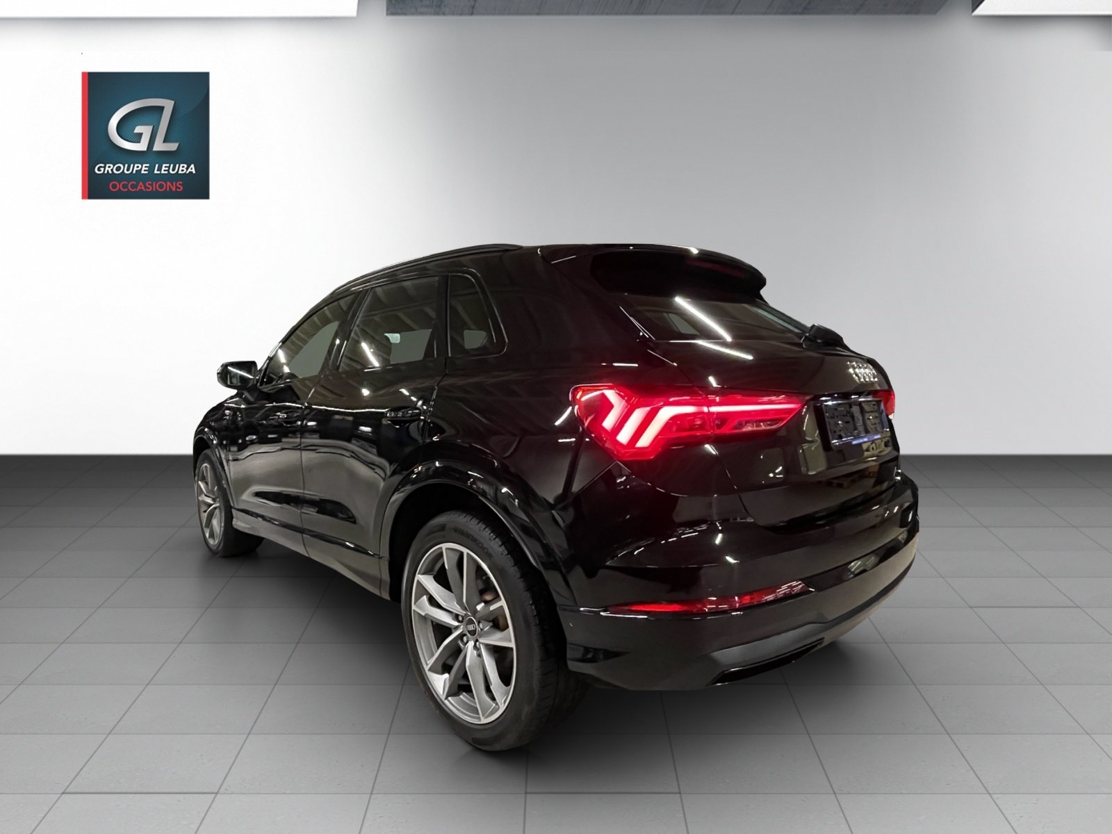 AUDI Q3 35 TFSI adv Attraction, Petrol, Second hand / Used, Automatic - 4