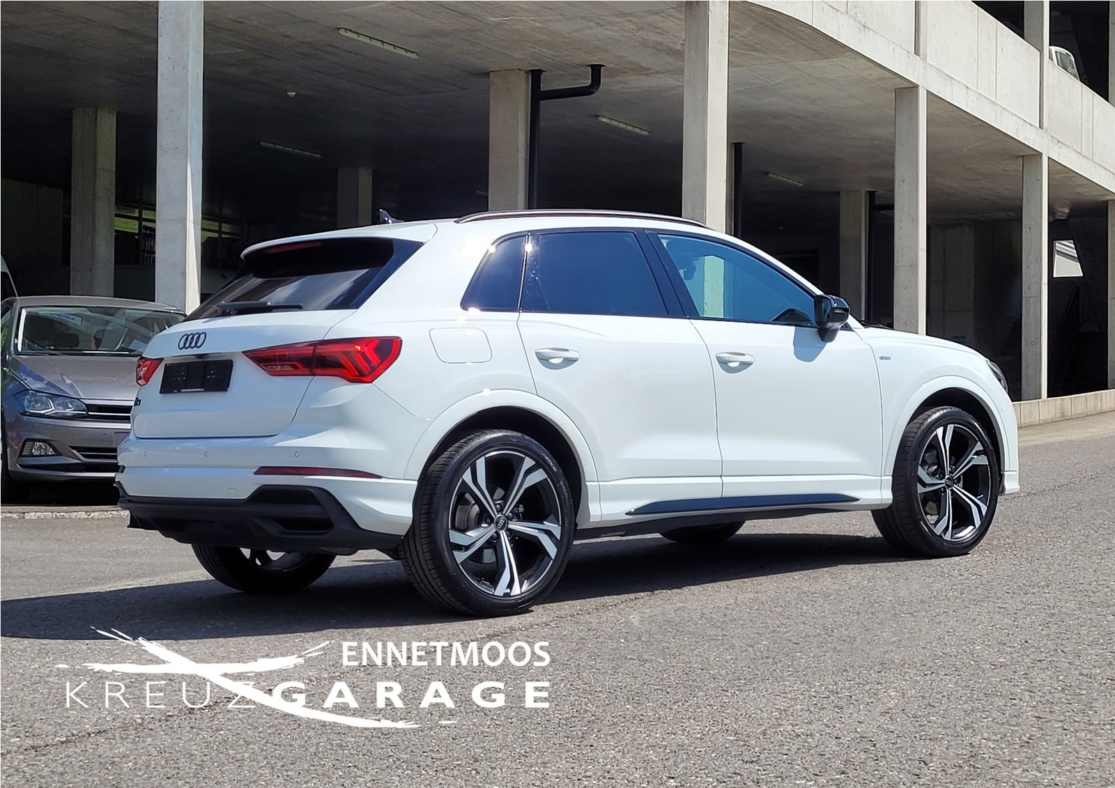 AUDI Q3 35 TFSI S line Attraction S-tronic *8-fach berieft +, Petrol, Second hand / Used, Automatic - 5