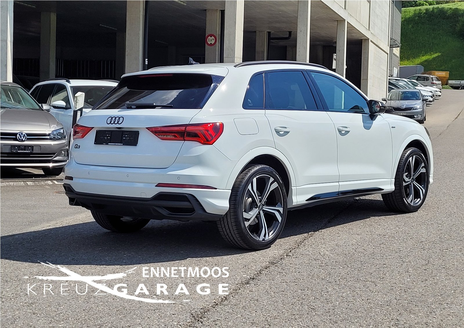 AUDI Q3 35 TFSI S line Attraction S-tronic *8-fach berieft +, Petrol, Second hand / Used, Automatic - 6