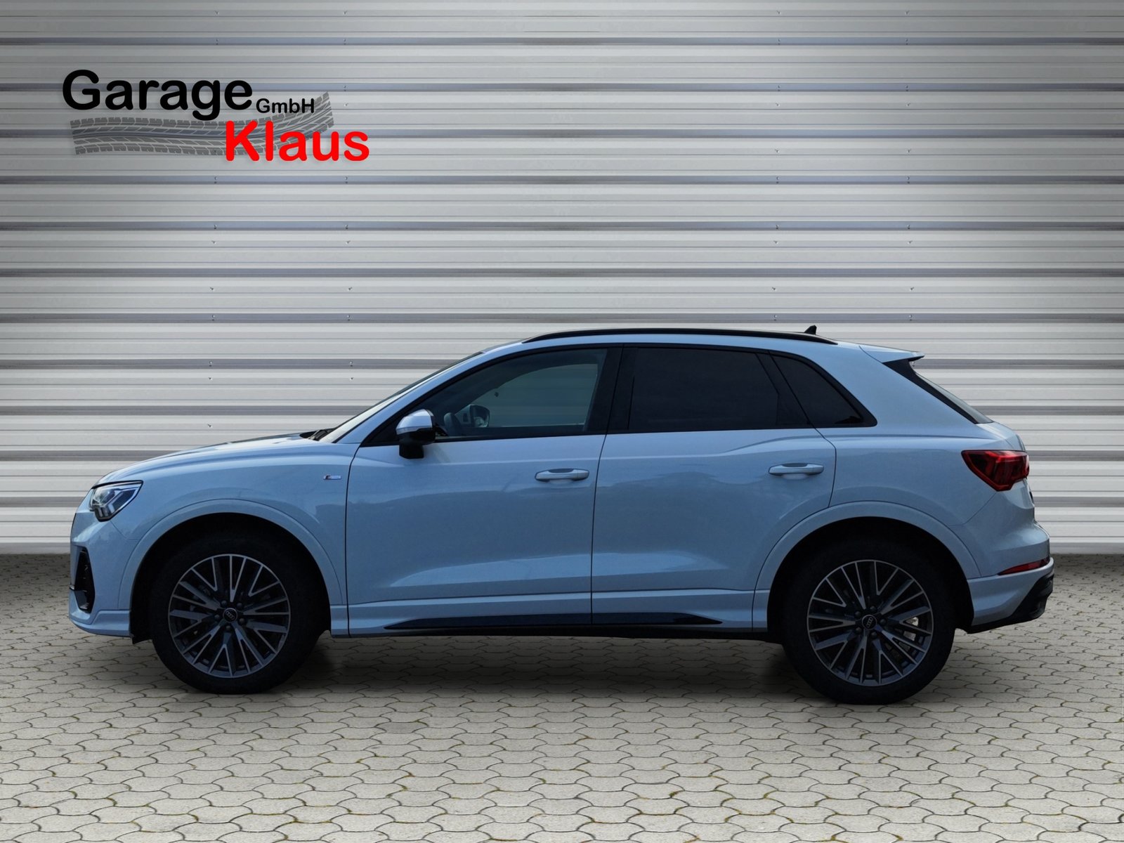 AUDI Q3 40 TFSI S line quattro S-tronic, Petrol, Second hand / Used, Automatic - 3