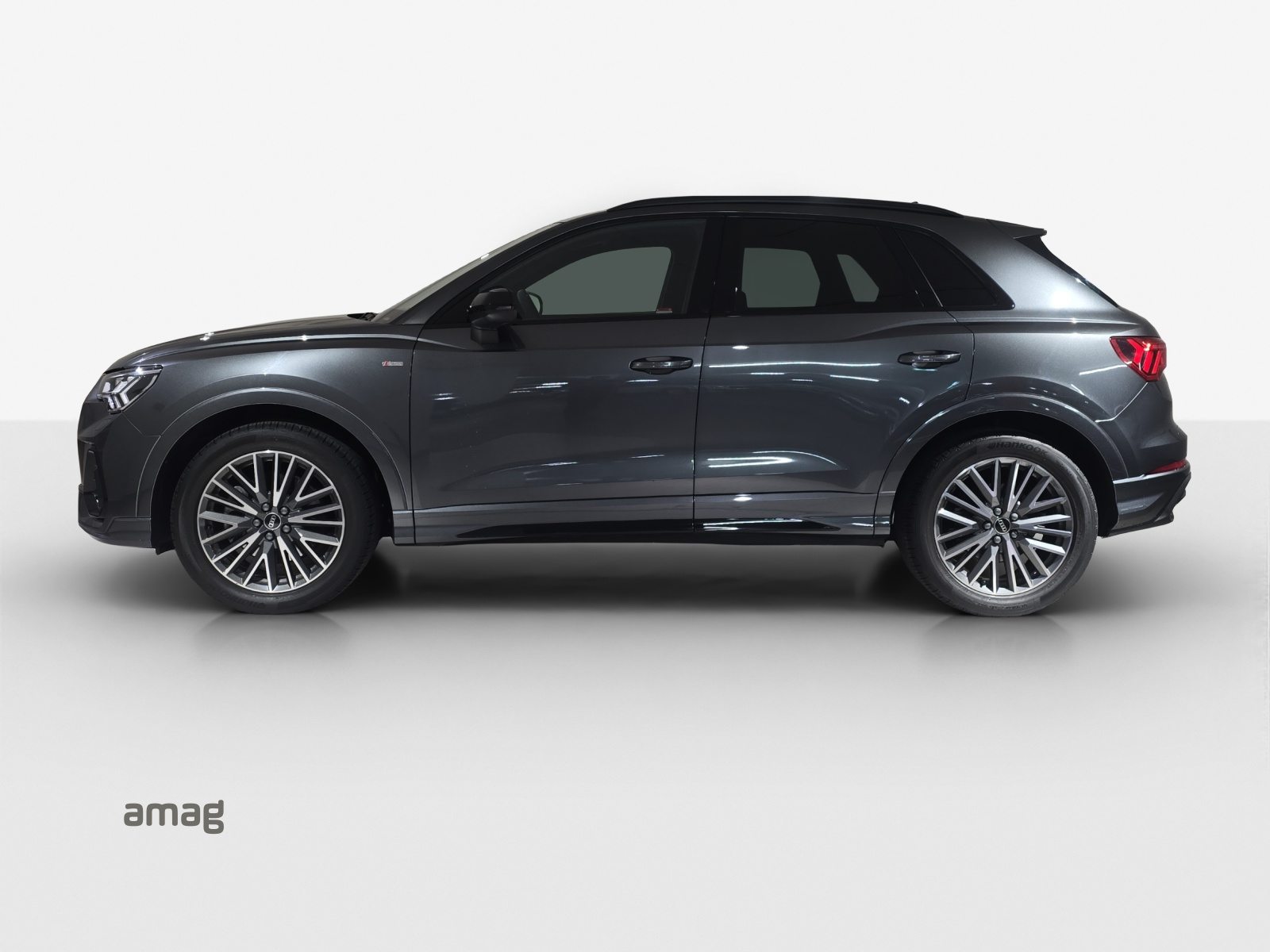AUDI Q3 40 TFSI S line, Petrol, Second hand / Used, Automatic - 2