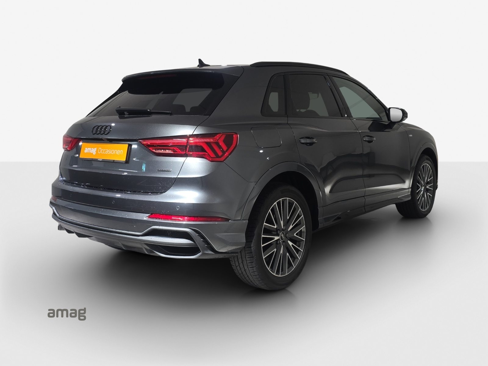 AUDI Q3 40 TFSI S line, Petrol, Second hand / Used, Automatic - 5