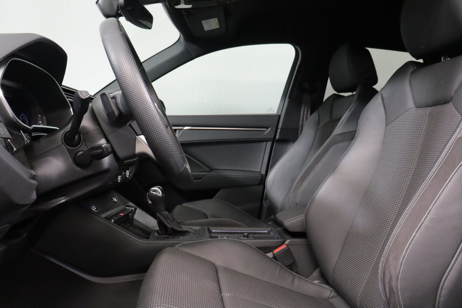 AUDI Q3 1.4 45 TFSI e S line S-Tronic, Plug-in-Hybrid Petrol/Electric, Second hand / Used, Automatic - 4