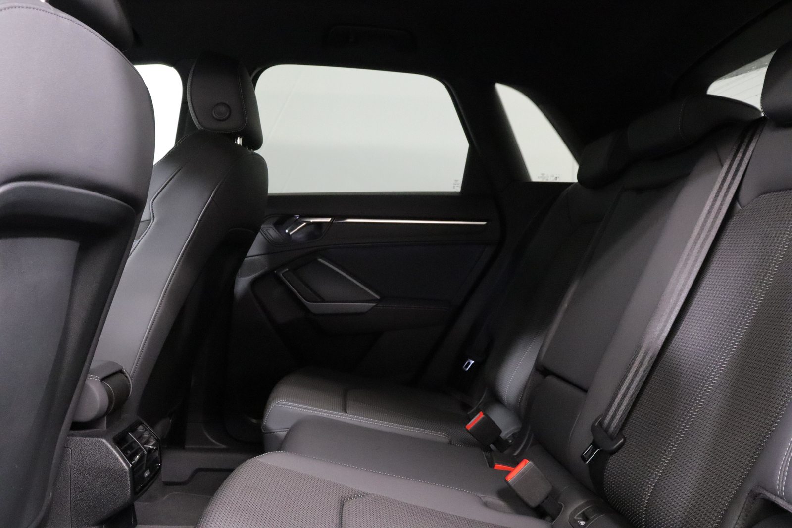 AUDI Q3 1.4 45 TFSI e S line S-Tronic, Plug-in-Hybrid Petrol/Electric, Second hand / Used, Automatic - 5