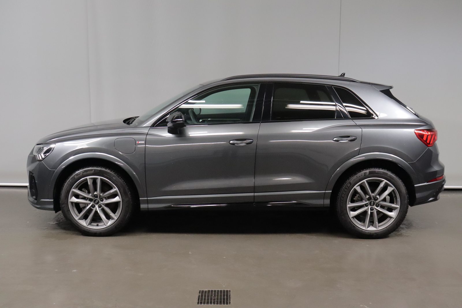AUDI Q3 1.4 45 TFSI e S line S-Tronic, Plug-in-Hybrid Petrol/Electric, Second hand / Used, Automatic - 6