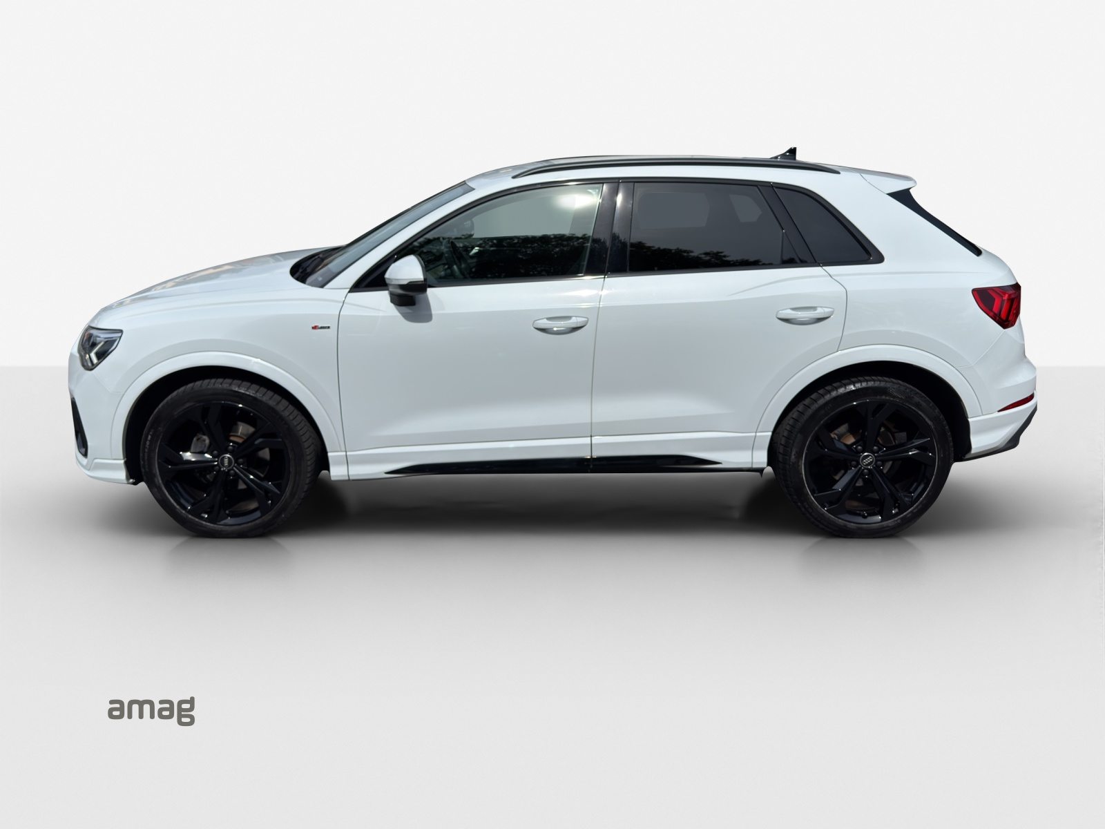 AUDI Q3 35 TFSI S line Attraction, Petrol, Second hand / Used, Automatic - 2