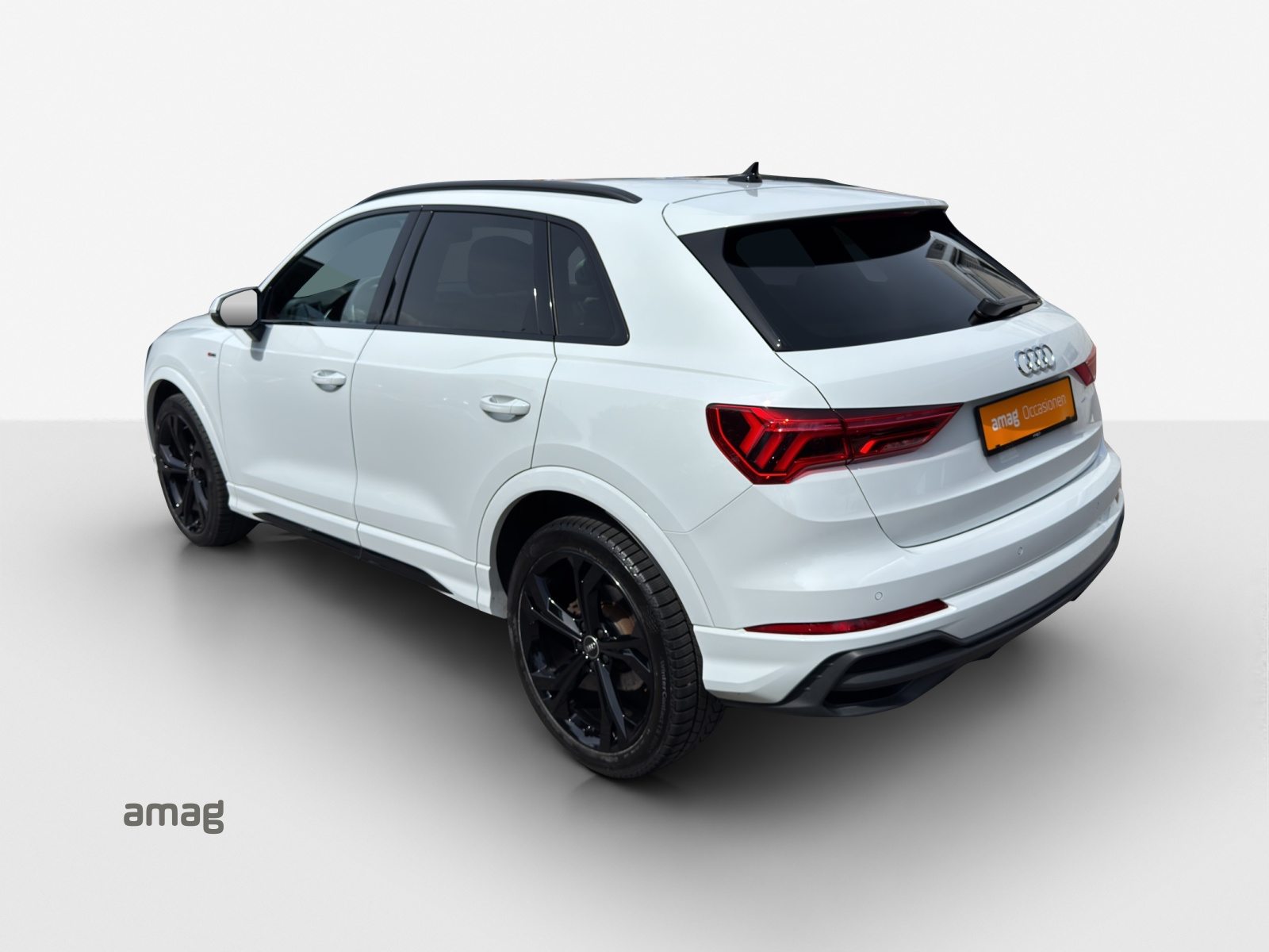 AUDI Q3 35 TFSI S line Attraction, Petrol, Second hand / Used, Automatic - 3