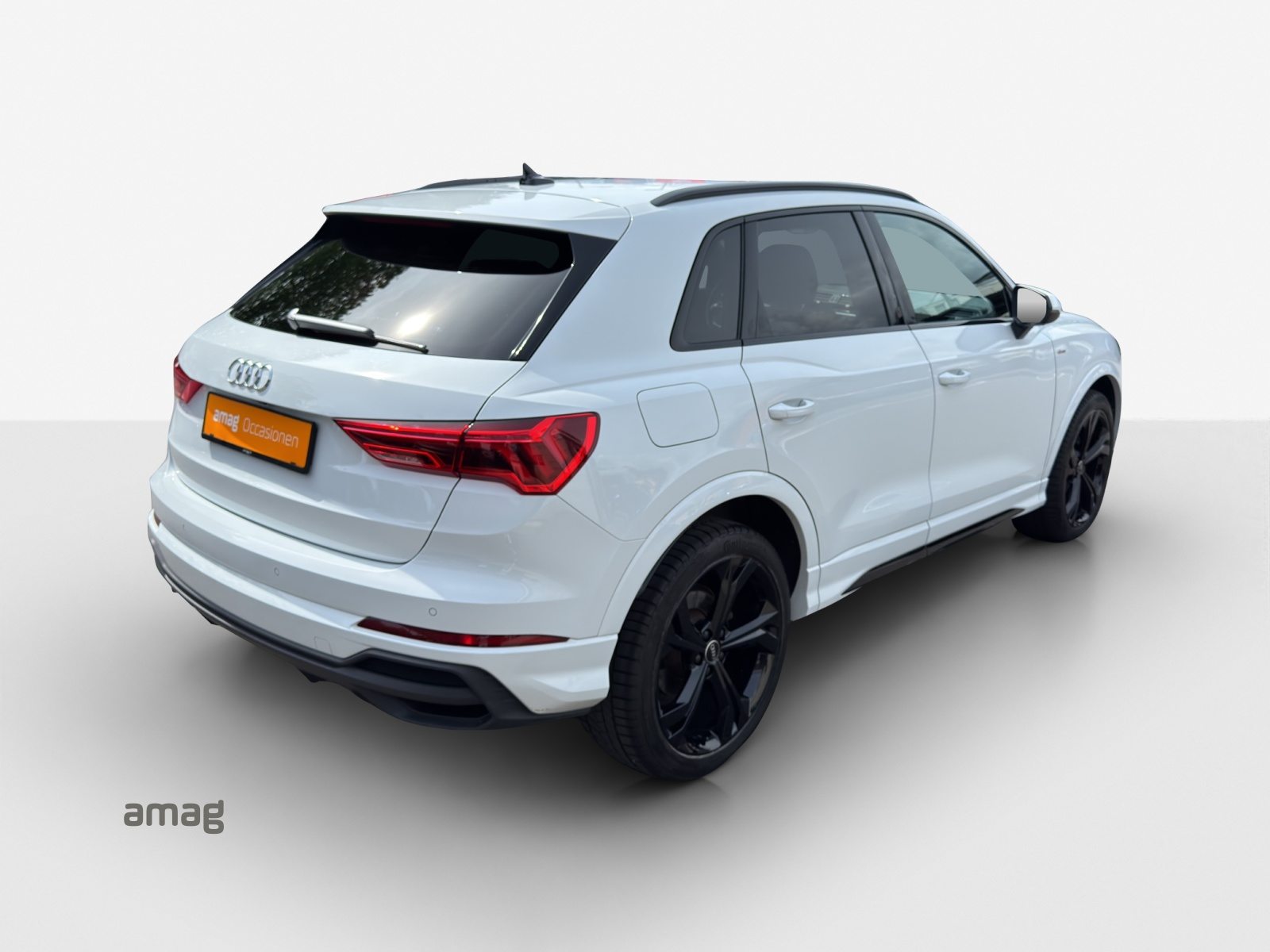 AUDI Q3 35 TFSI S line Attraction, Petrol, Second hand / Used, Automatic - 5