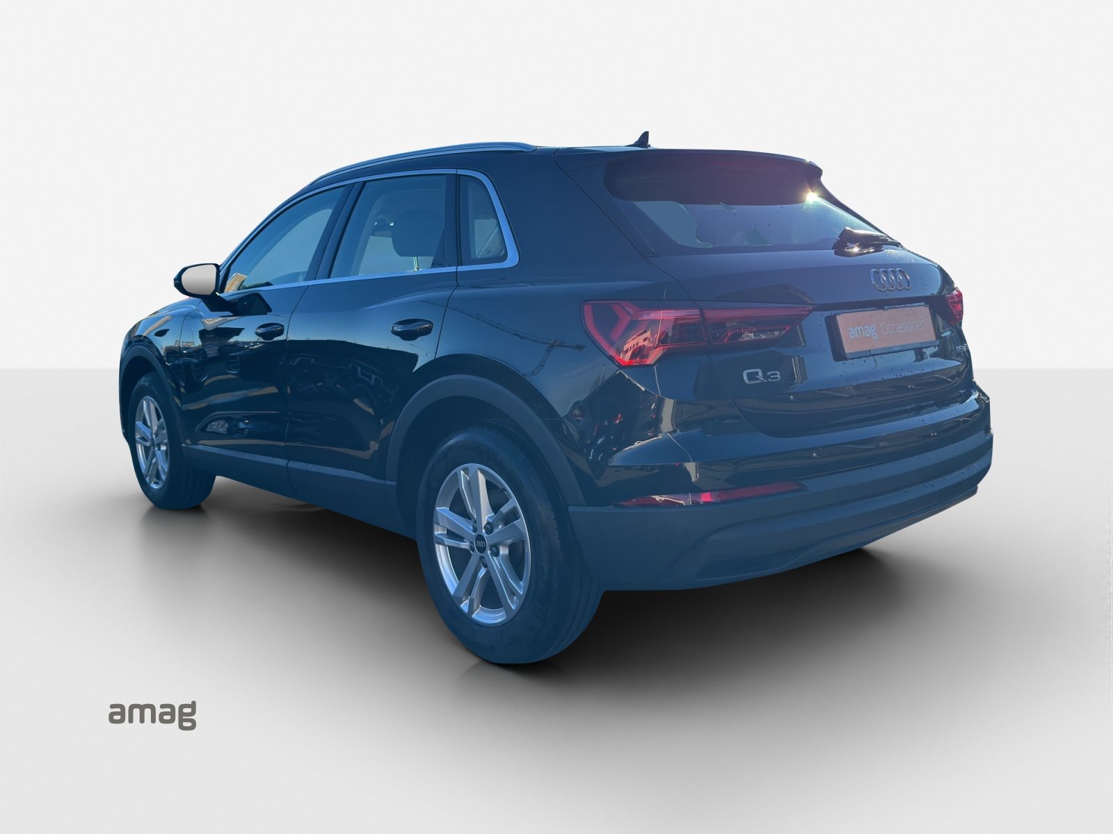AUDI Q3 35 TFSI Attraction, Petrol, Second hand / Used, Automatic - 3