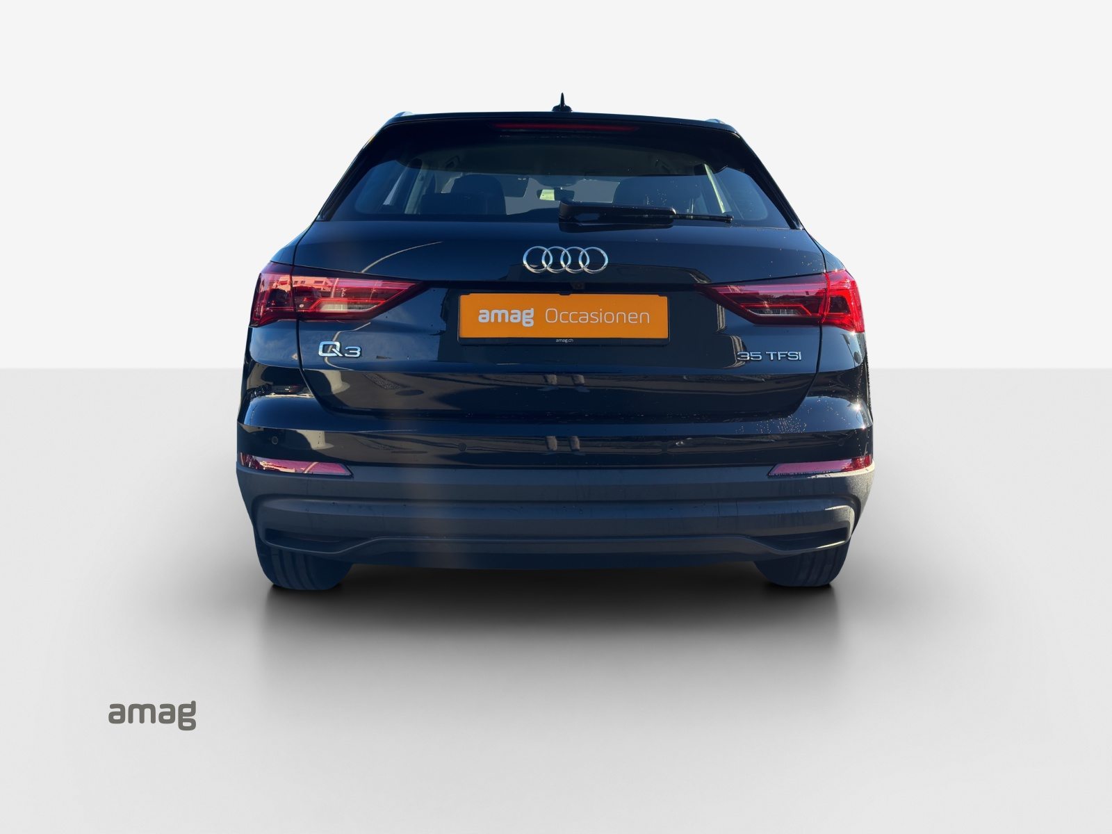 AUDI Q3 35 TFSI Attraction, Petrol, Second hand / Used, Automatic - 4