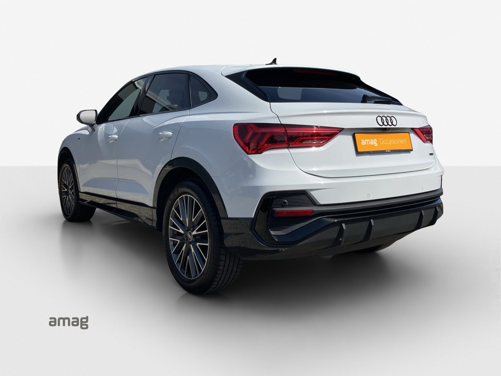 AUDI Q3 Sportback 40 TFSI S line, Petrol, Second hand / Used, Automatic - 3