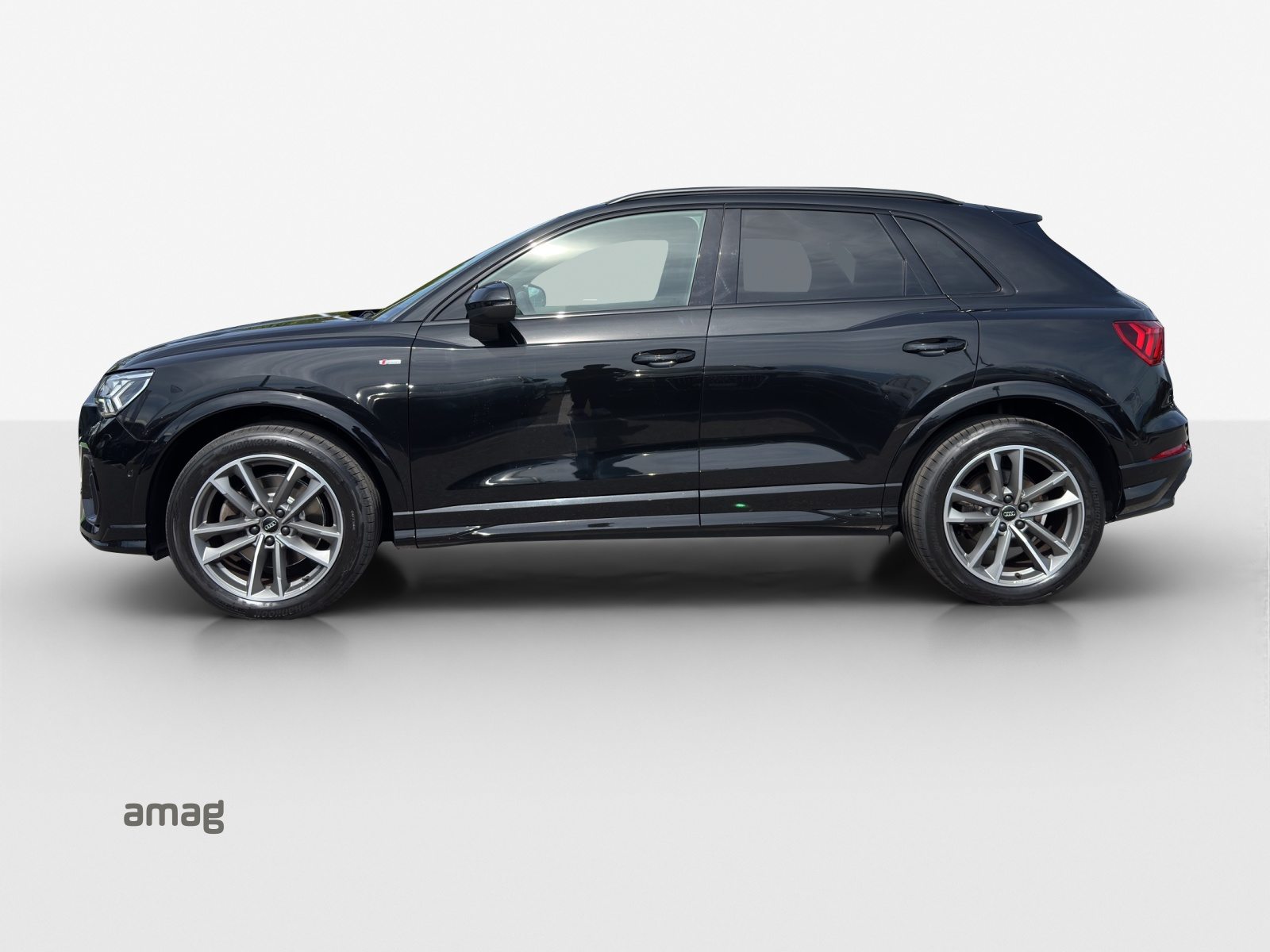 AUDI Q3 45 TFSI S line, Essence, Occasion / Utilisé, Automatique - 2