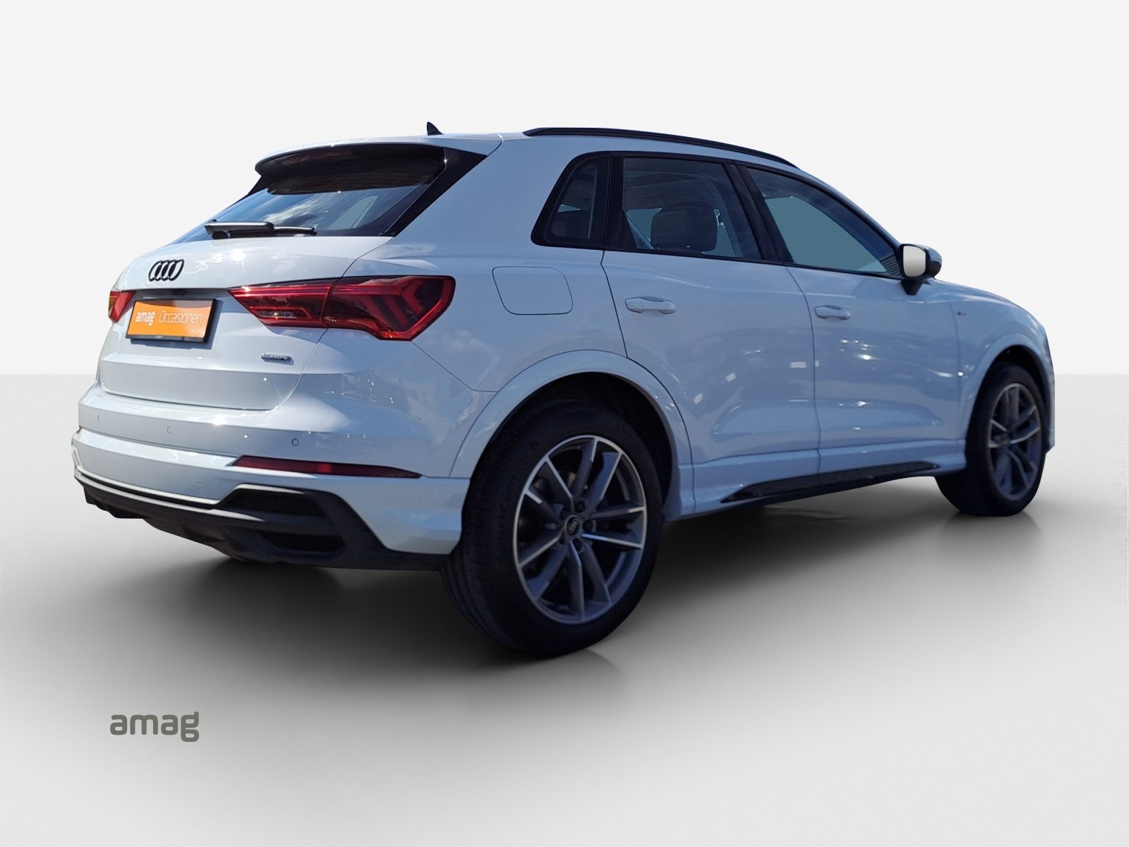 AUDI Q3 45 TFSI S line, Petrol, Second hand / Used, Automatic - 5