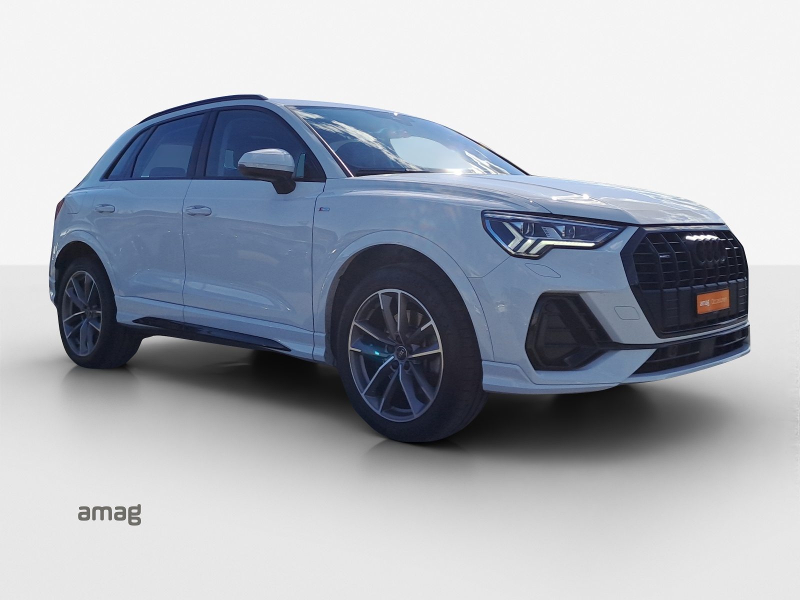 AUDI Q3 45 TFSI S line, Petrol, Second hand / Used, Automatic - 6