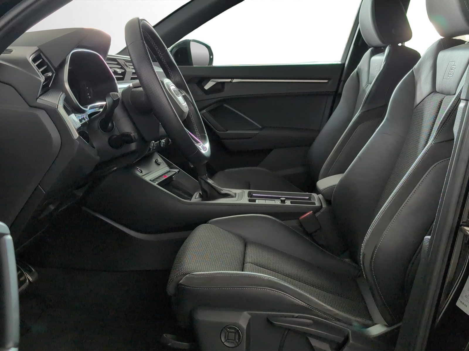 AUDI Q3 35 TFSI S line Attraction, Benzin, Occasion / Gebraucht, Automatik - 6