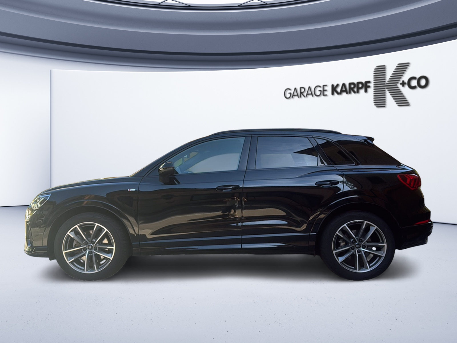 AUDI Q3 40 TFSI S line, Petrol, Second hand / Used, Automatic - 2