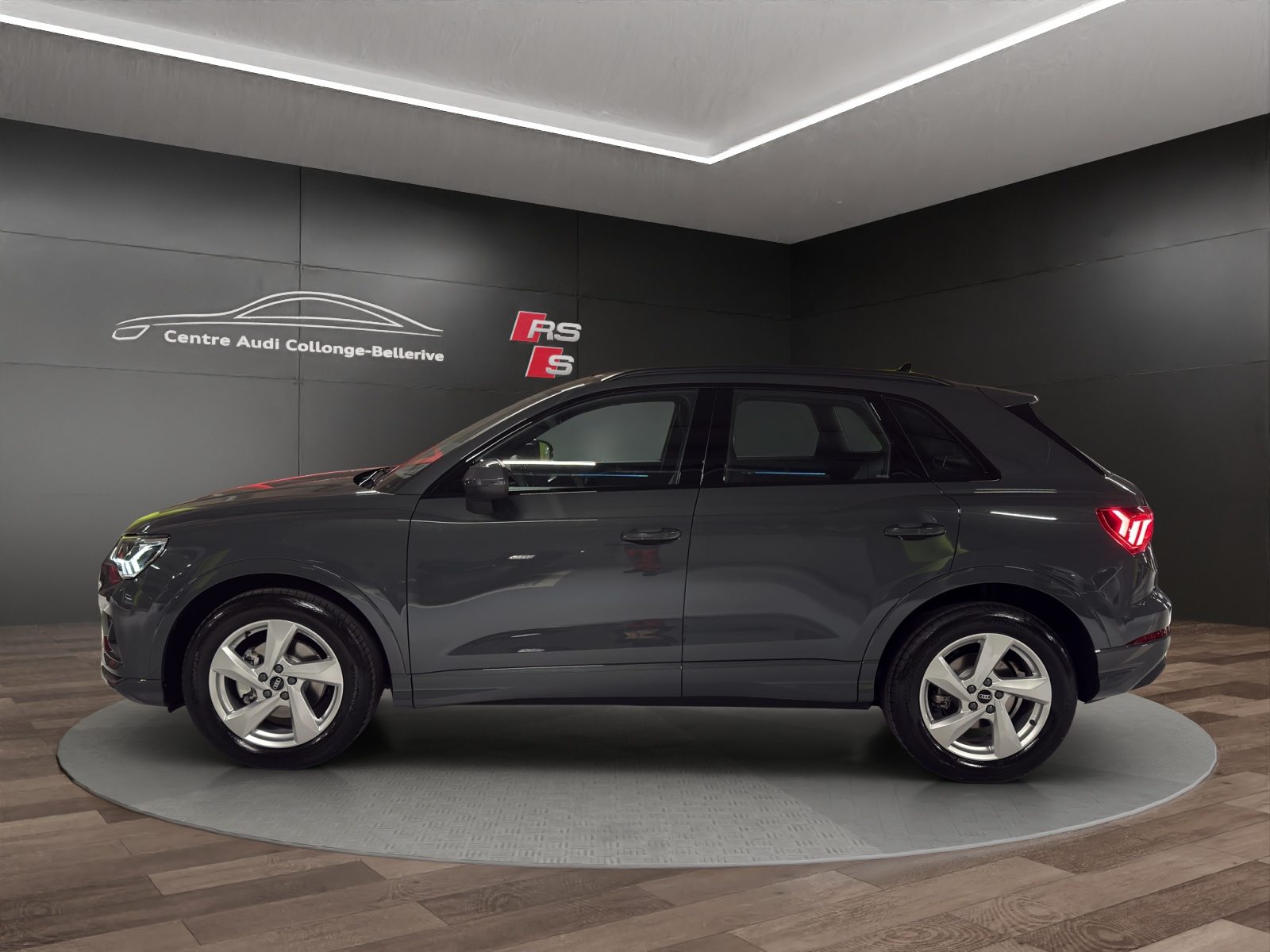 AUDI Q3 35 TFSI advanced Attraction, Petrol, Second hand / Used, Automatic - 3