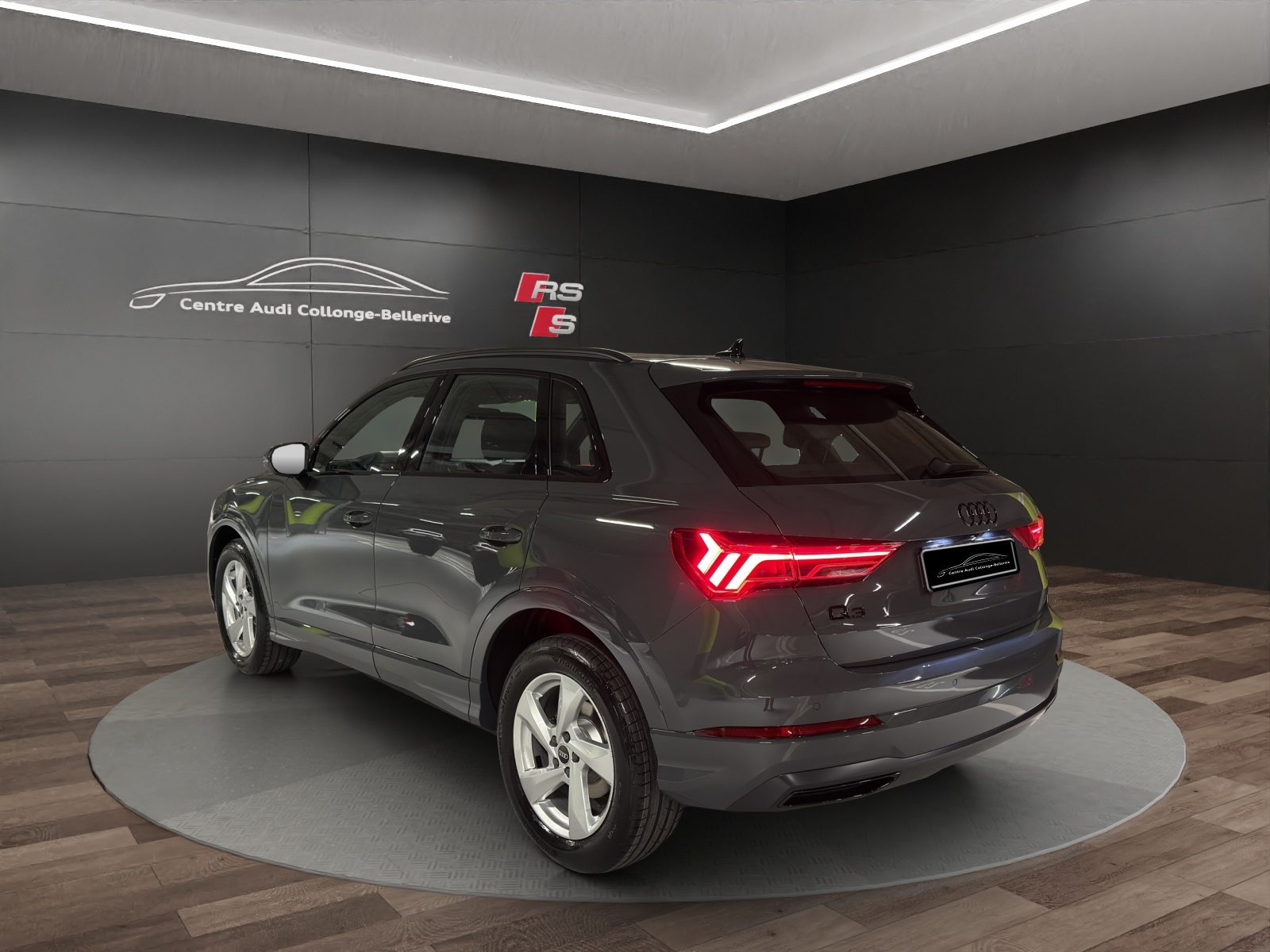 AUDI Q3 35 TFSI advanced Attraction, Petrol, Second hand / Used, Automatic - 4