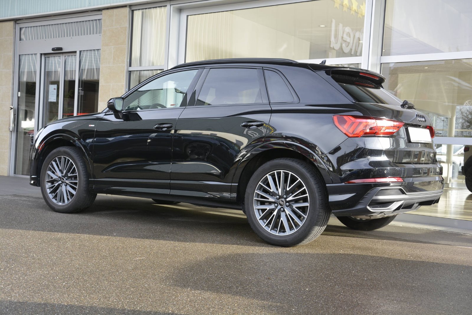 AUDI Q3 2.0 40 TFSI S Line Quattro, Essence, Occasion / Utilisé, Automatique - 4