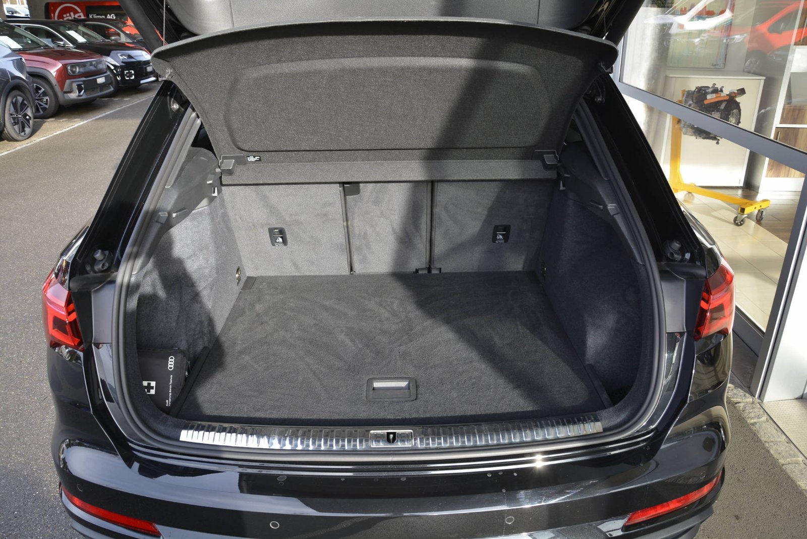 AUDI Q3 2.0 40 TFSI S Line Quattro, Essence, Occasion / Utilisé, Automatique - 6