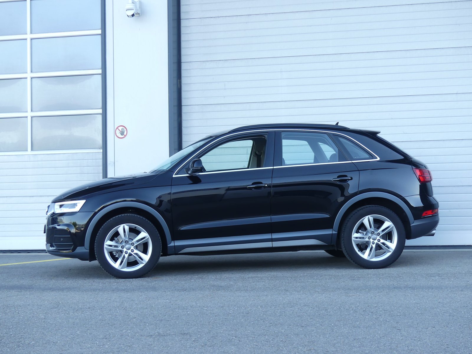 AUDI Q3 2.0 TFSI design quatt., Petrol, Second hand / Used, Manual - 3