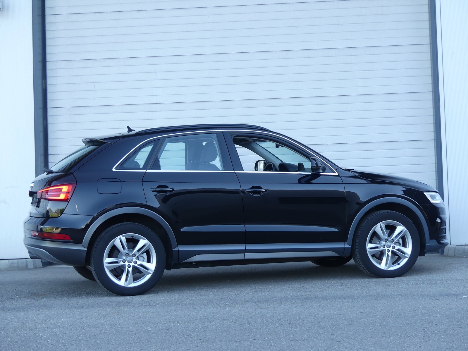 AUDI Q3 2.0 TFSI design quatt., Petrol, Second hand / Used, Manual - 4