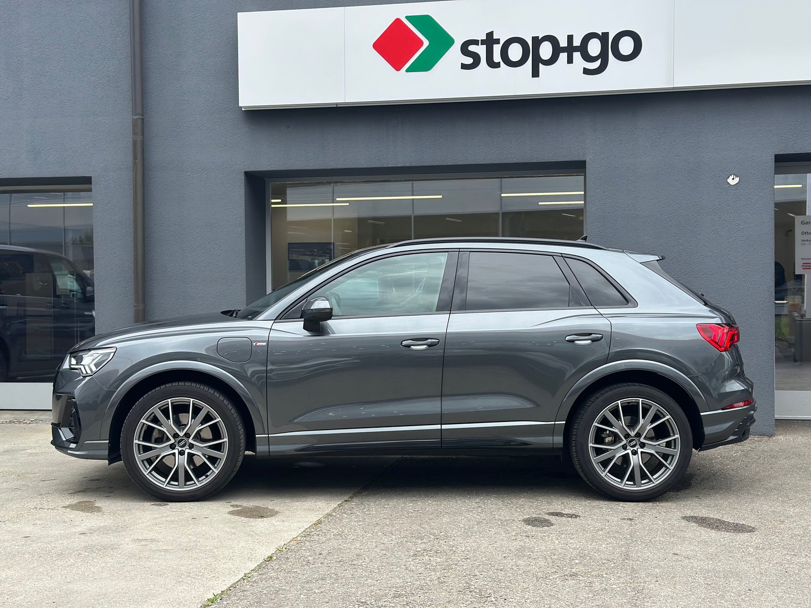 AUDI Q3 45 TFSI e S line Attraction S-tronic, Plug-in-Hybrid Petrol/Electric, Second hand / Used, Automatic - 3