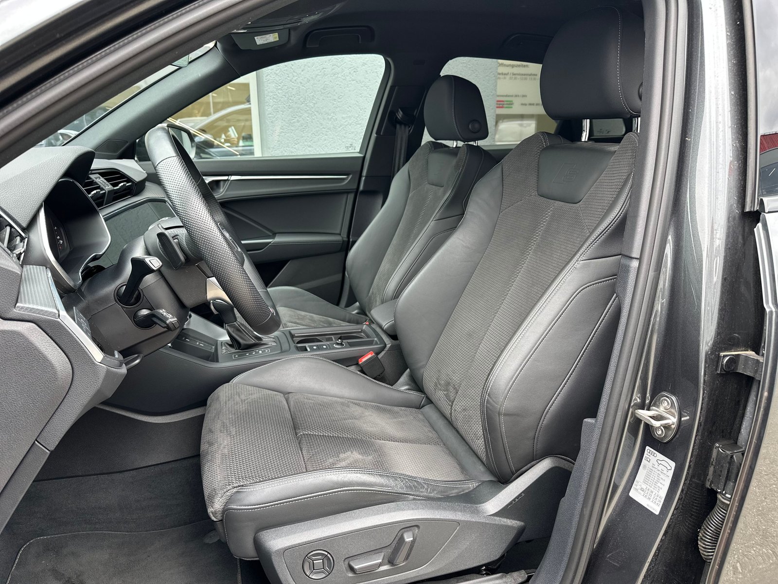 AUDI Q3 45 TFSI e S line Attraction S-tronic, Plug-in-Hybrid Petrol/Electric, Second hand / Used, Automatic - 5