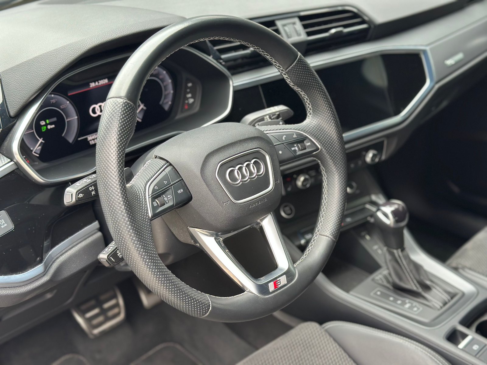 AUDI Q3 45 TFSI e S line Attraction S-tronic, Plug-in-Hybrid Petrol/Electric, Second hand / Used, Automatic - 6