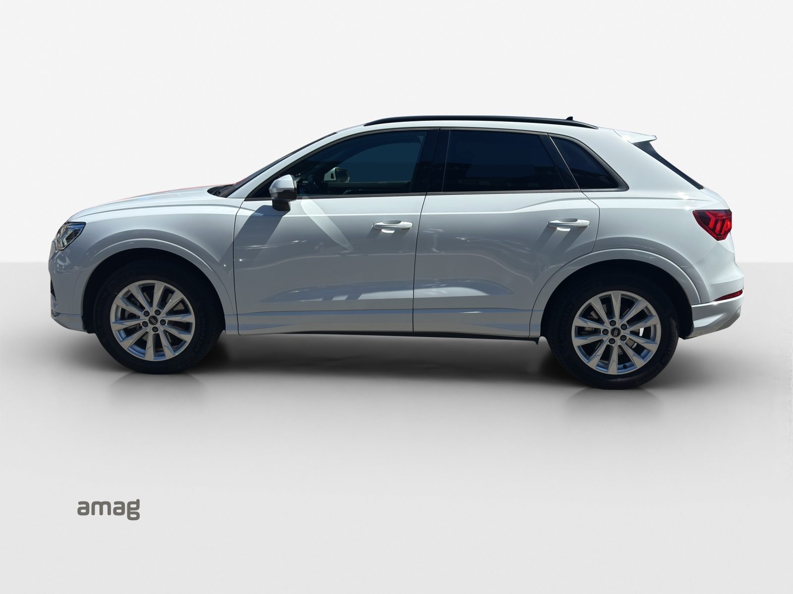 AUDI Q3 45 TFSI advanced, Petrol, Second hand / Used, Automatic - 2
