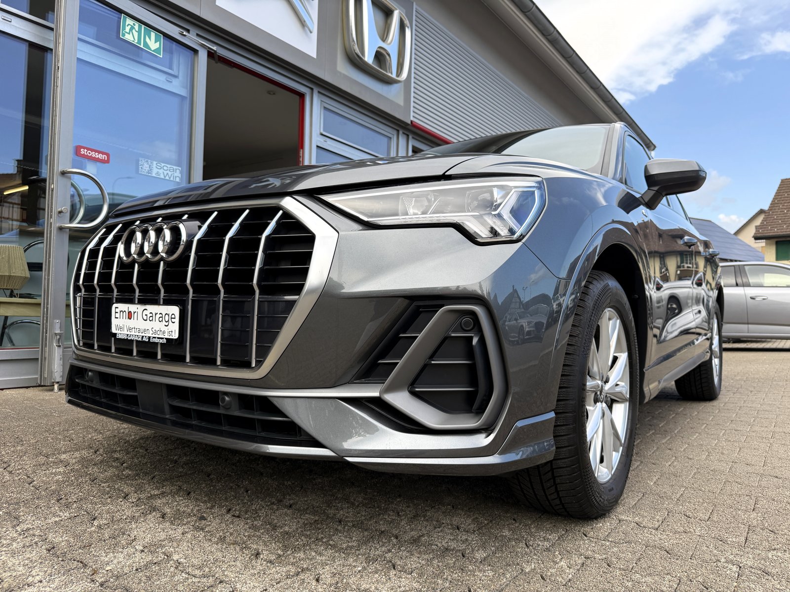 AUDI Q3 35 TFSI S line S-tronic, Petrol, Second hand / Used, Automatic - 3