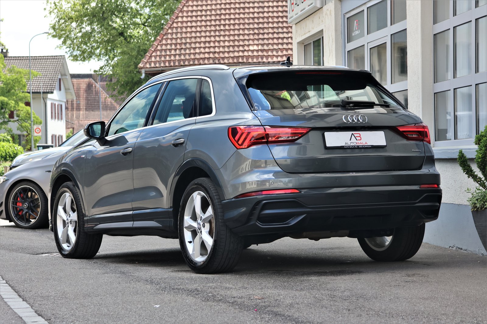 AUDI Q3 40 TDI S line quattro S-tronic, Diesel, Occasion / Gebraucht, Automatik - 3