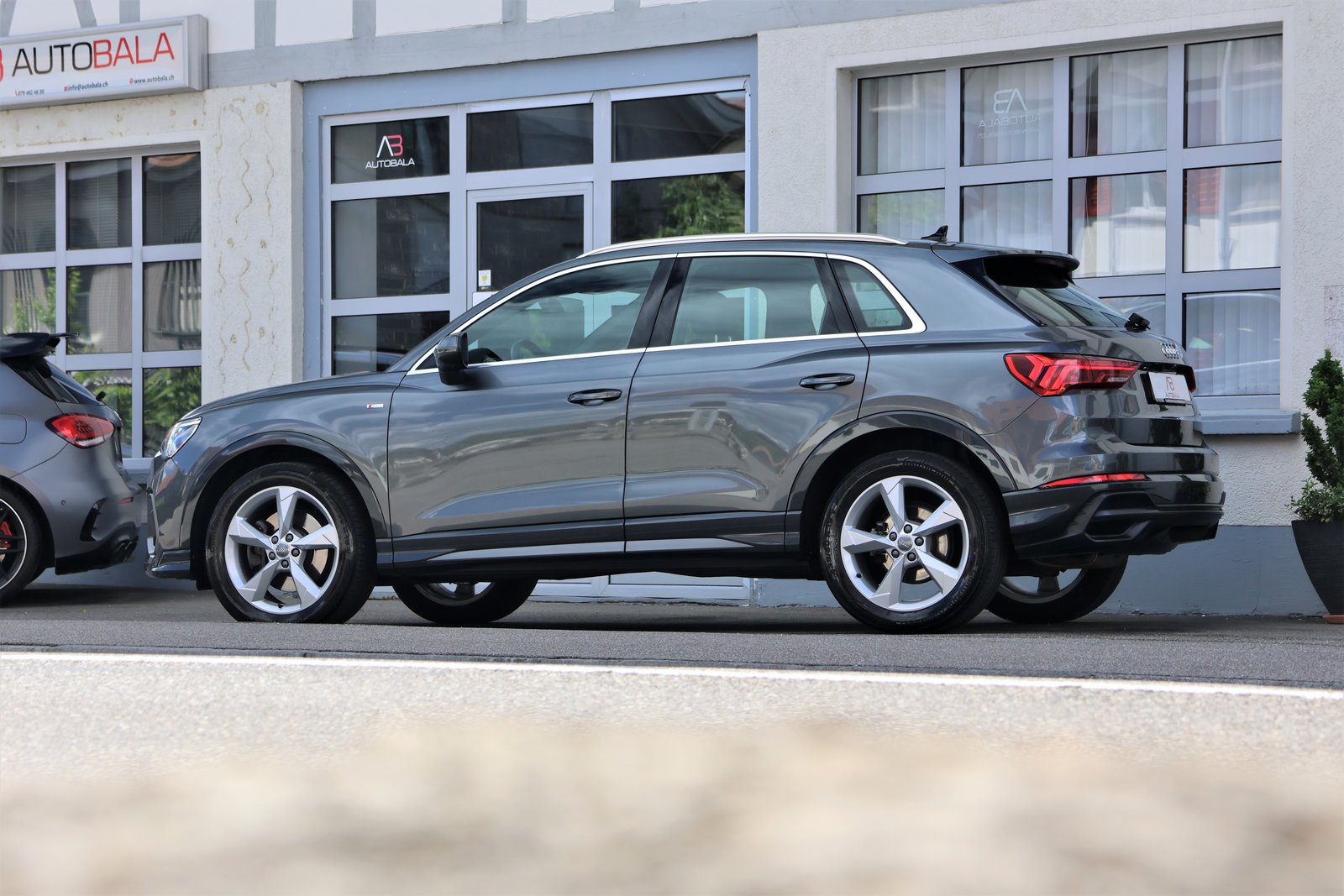 AUDI Q3 40 TDI S line quattro S-tronic, Diesel, Occasion / Gebraucht, Automatik - 4