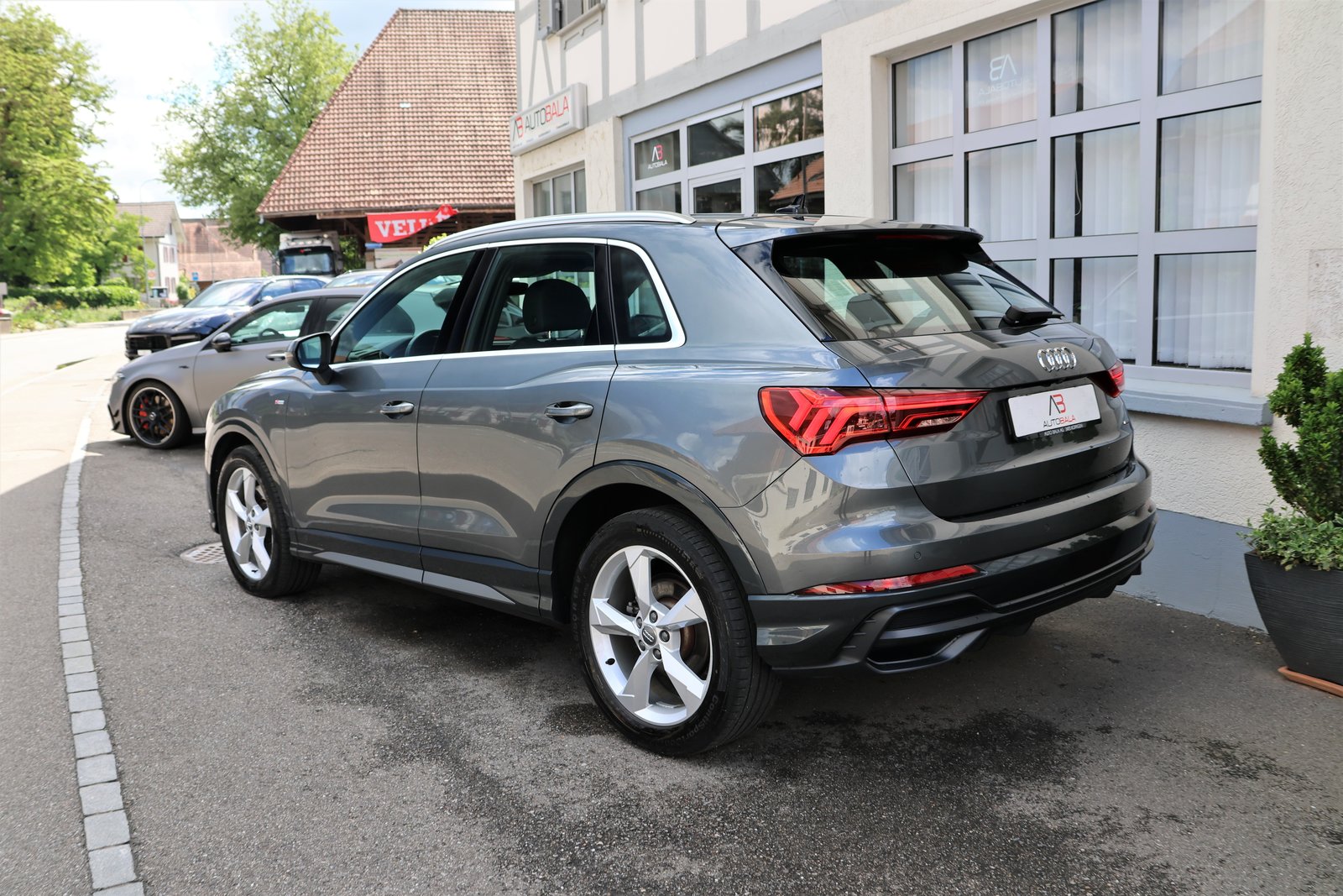 AUDI Q3 40 TDI S line quattro S-tronic, Diesel, Occasion / Gebraucht, Automatik - 7