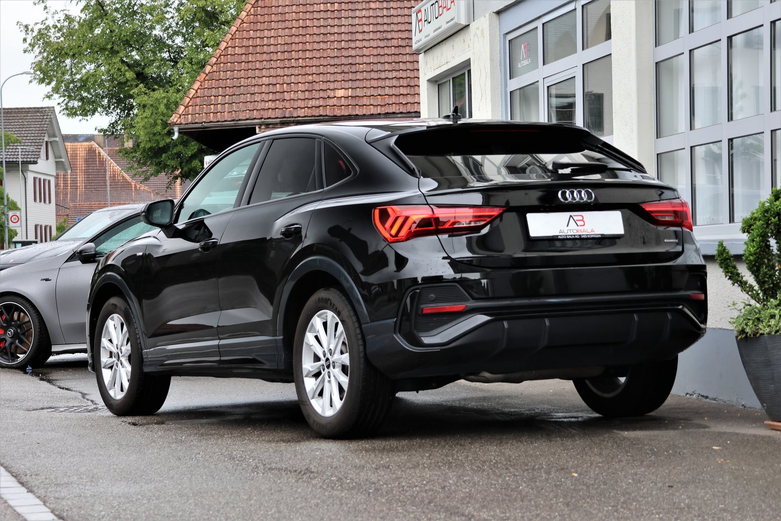 AUDI Q3 Sportback 40 TFSI S line quattro S-tronic, Petrol, Second hand / Used, Automatic - 2