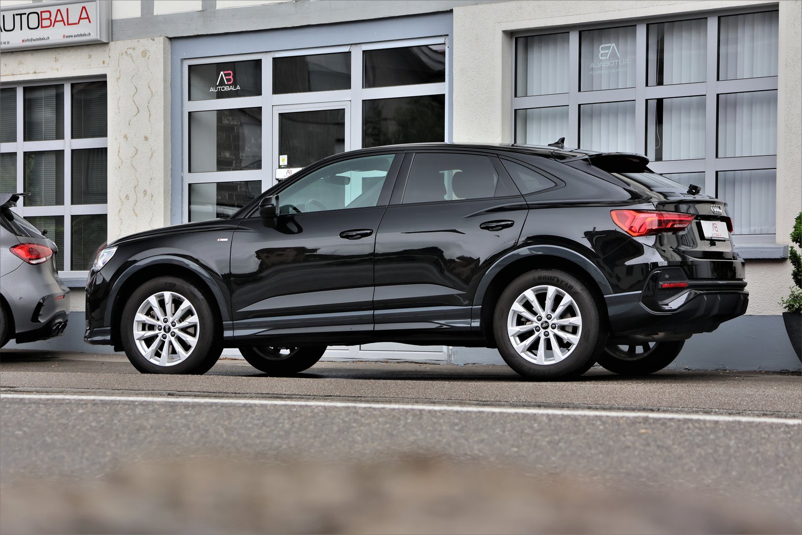 AUDI Q3 Sportback 40 TFSI S line quattro S-tronic, Petrol, Second hand / Used, Automatic - 3