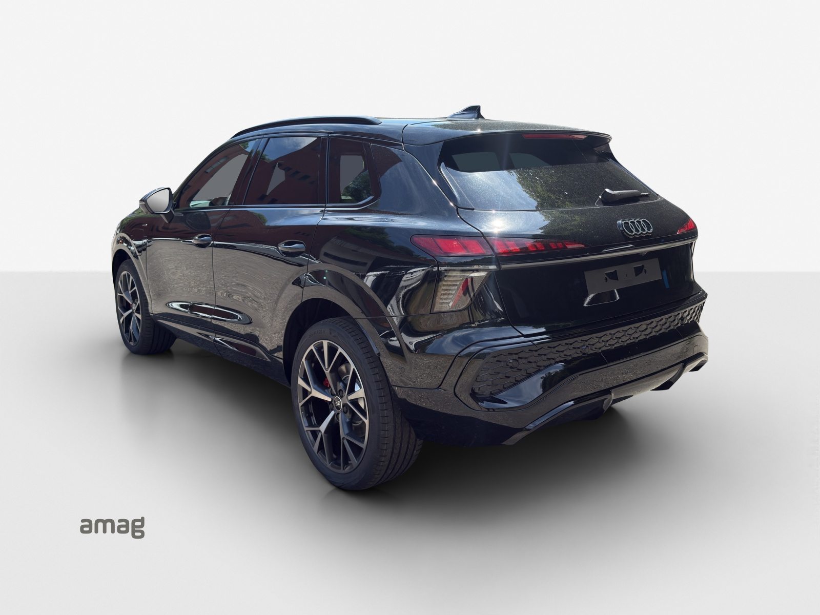 AUDI Q3 SUV e-hybrid 200 kW, Full-Hybrid Petrol/Electric, Second hand / Used, Automatic - 3