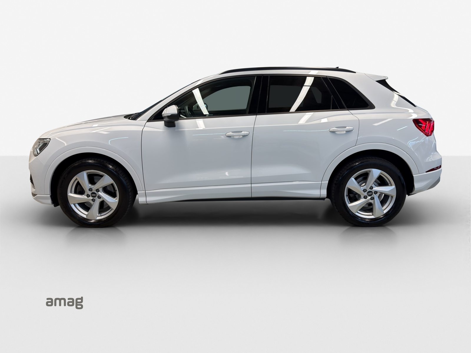 AUDI Q3 40 TFSI advanced, Benzin, Occasion / Gebraucht, Automatik - 2
